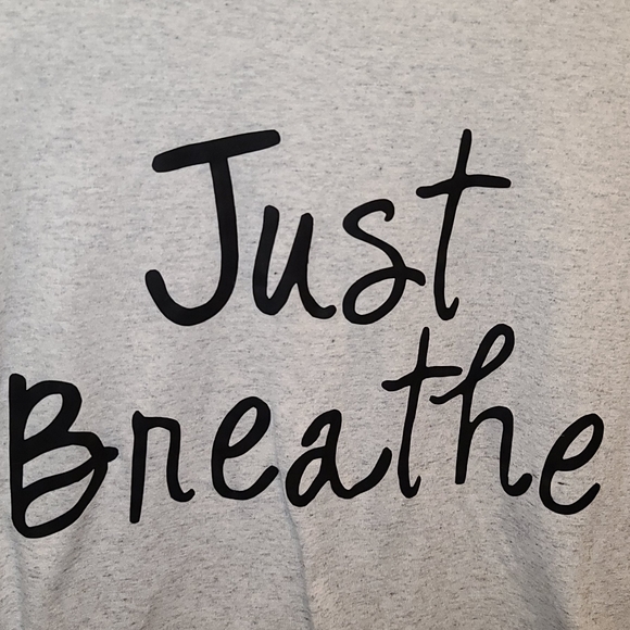 Graphic Tee Just Breathe - Picture 4 of 4